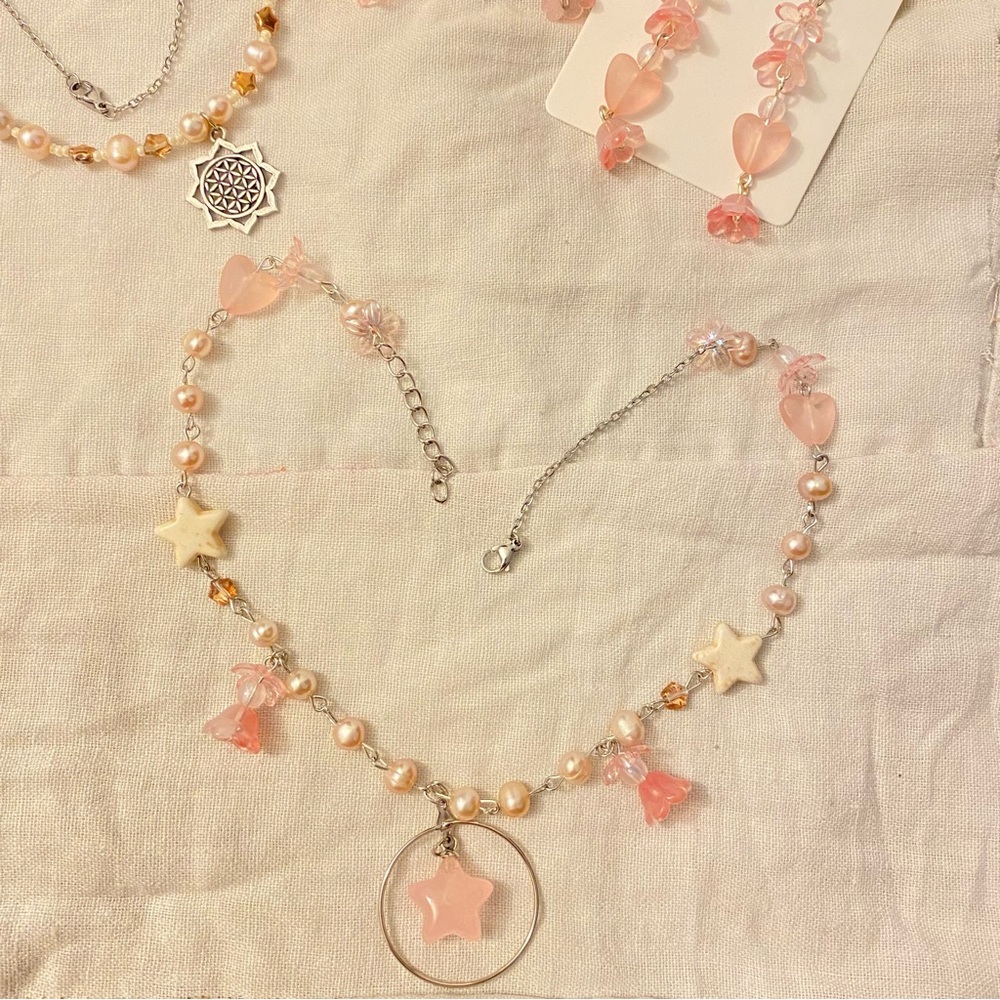 Necklace With Stars and Beautiful Pearls. Flowers. Adjustable !